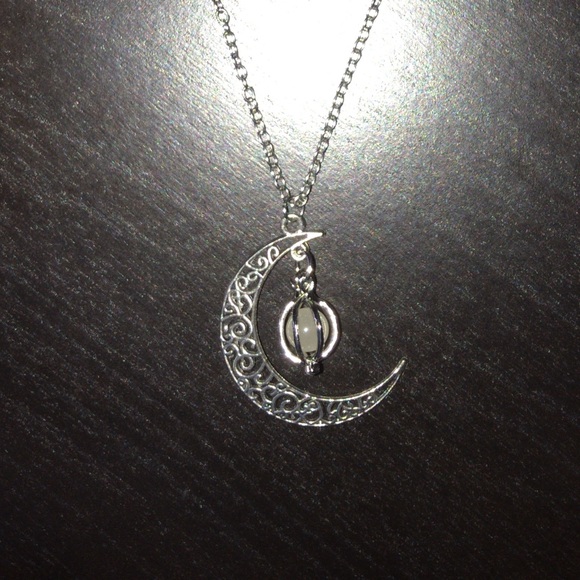 Pendent - Picture 3 of 5